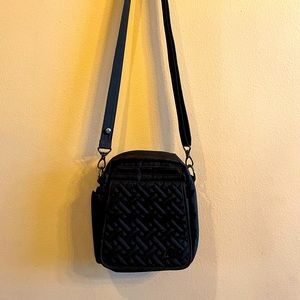 Lug Flapper Black Purse